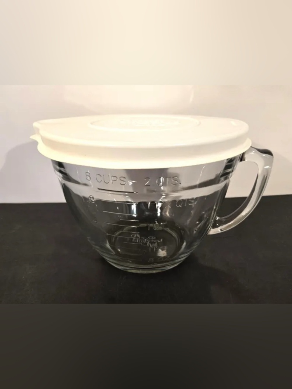 The Pampered Chef Clear Glass Bowl with White Lid 8 cups